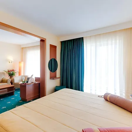 Hotel Palas מלון